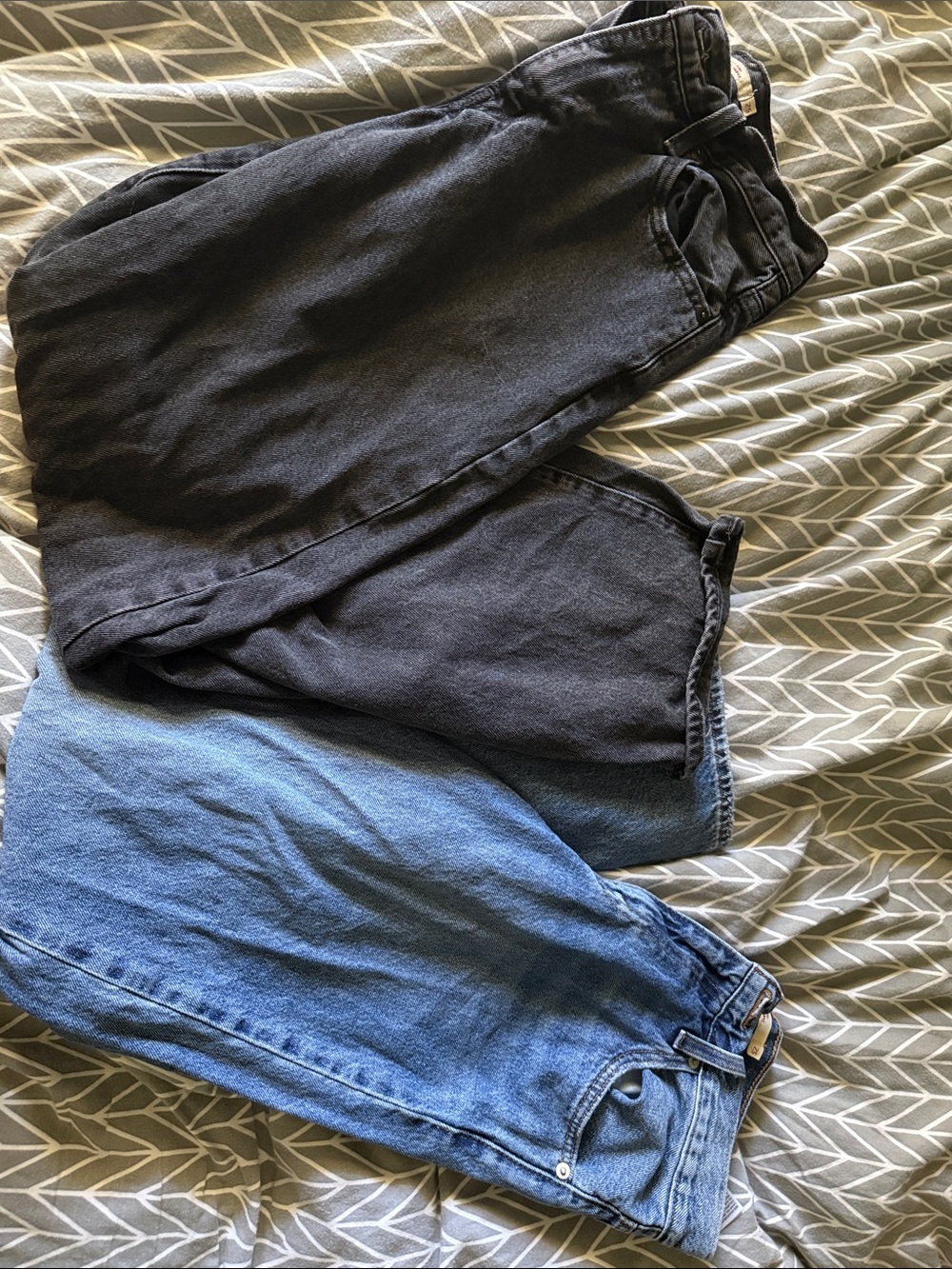 Levi's Women's Straight Leg Jeans — Black and Blue Denim